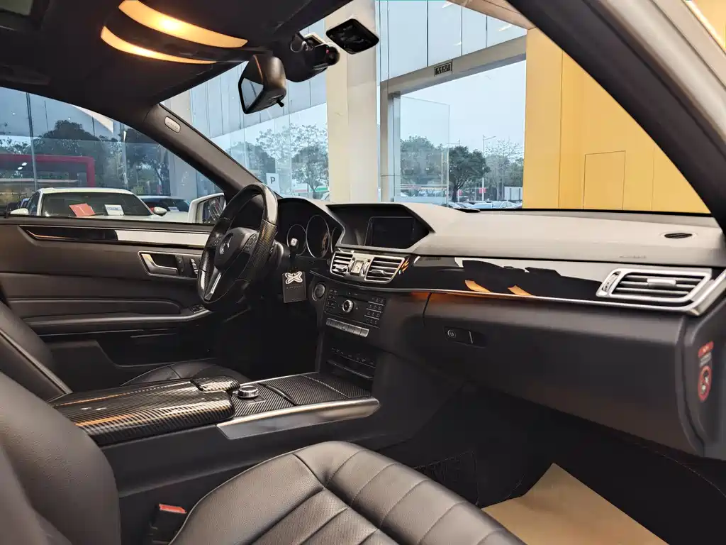 Mercedes-Benz E-Class 2015 — фото 32