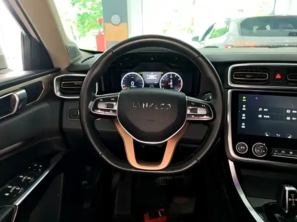 Lynk & Co 01 2018