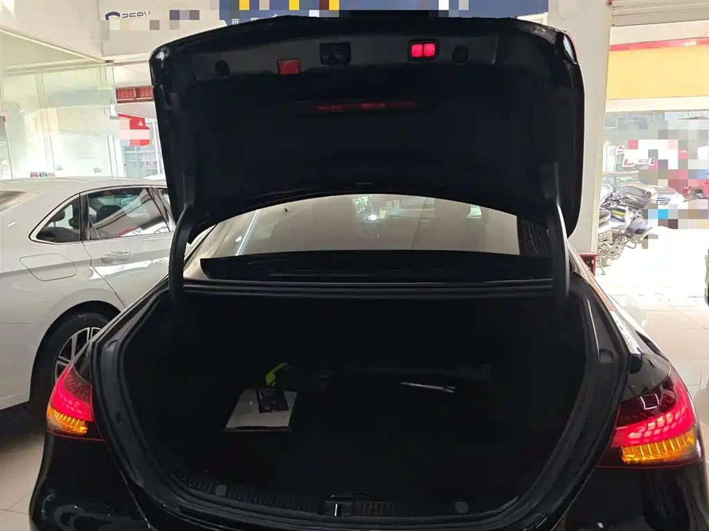 Mercedes-Benz E-Class 2020 — фото 19