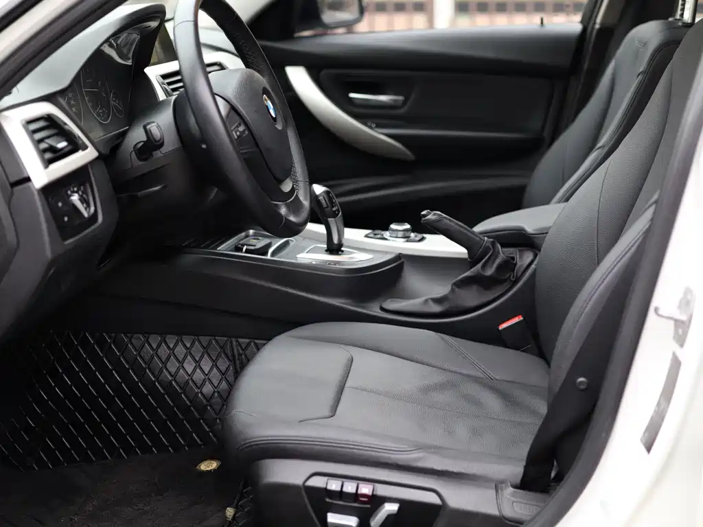 BMW 3 Series 2016 — фото 14