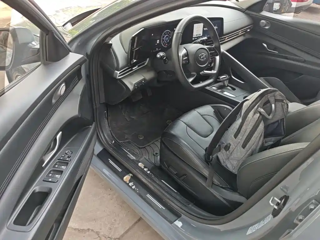 Hyundai Elantra 2022 — фото 16