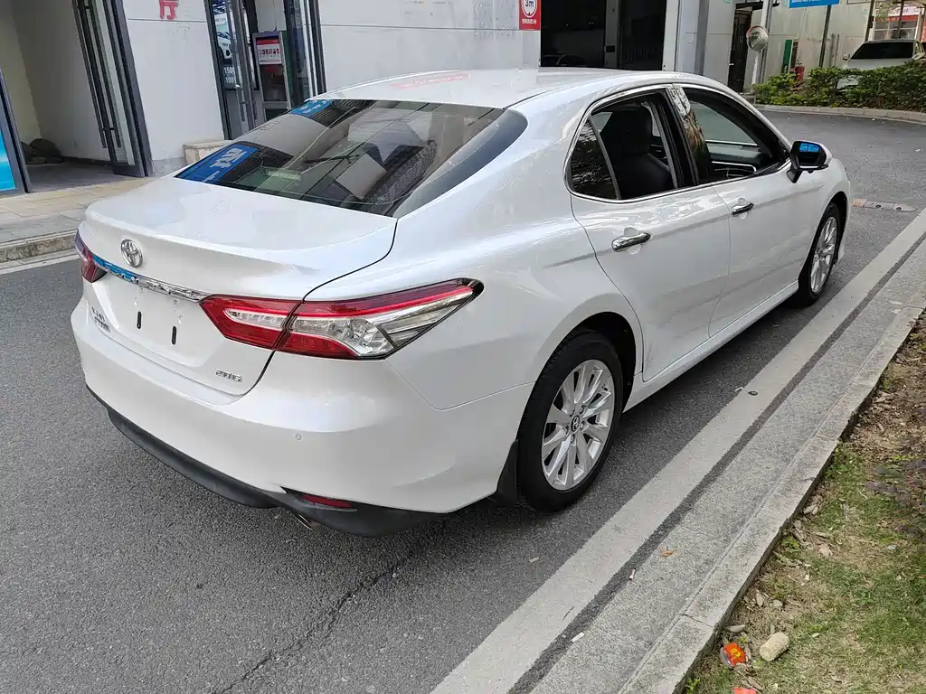 Toyota Camry 2018 — фото 6