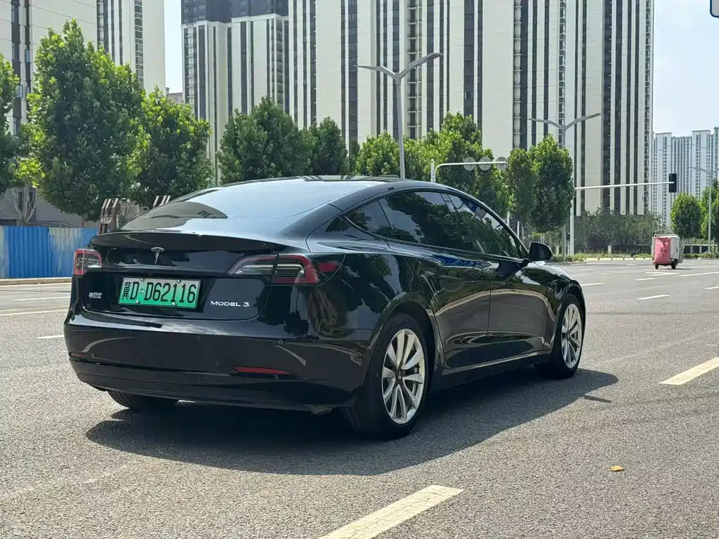 Tesla Model 3 2022 — фото 9