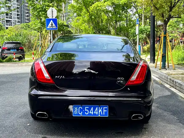 Jaguar XJ 2011