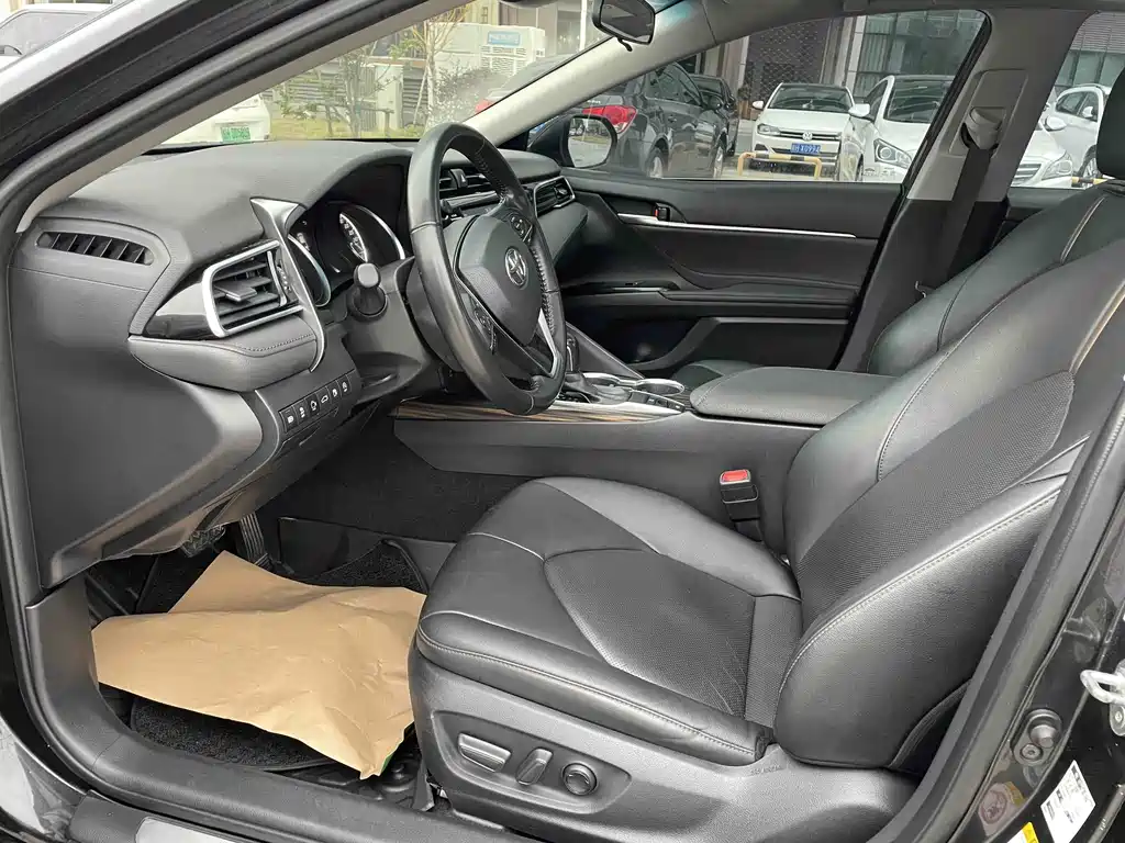Toyota Camry 2019 — фото 4
