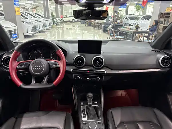Audi Q2L 2023
