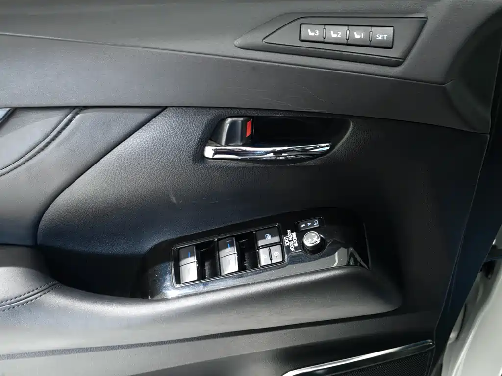Toyota Alphard 2021 — фото 6