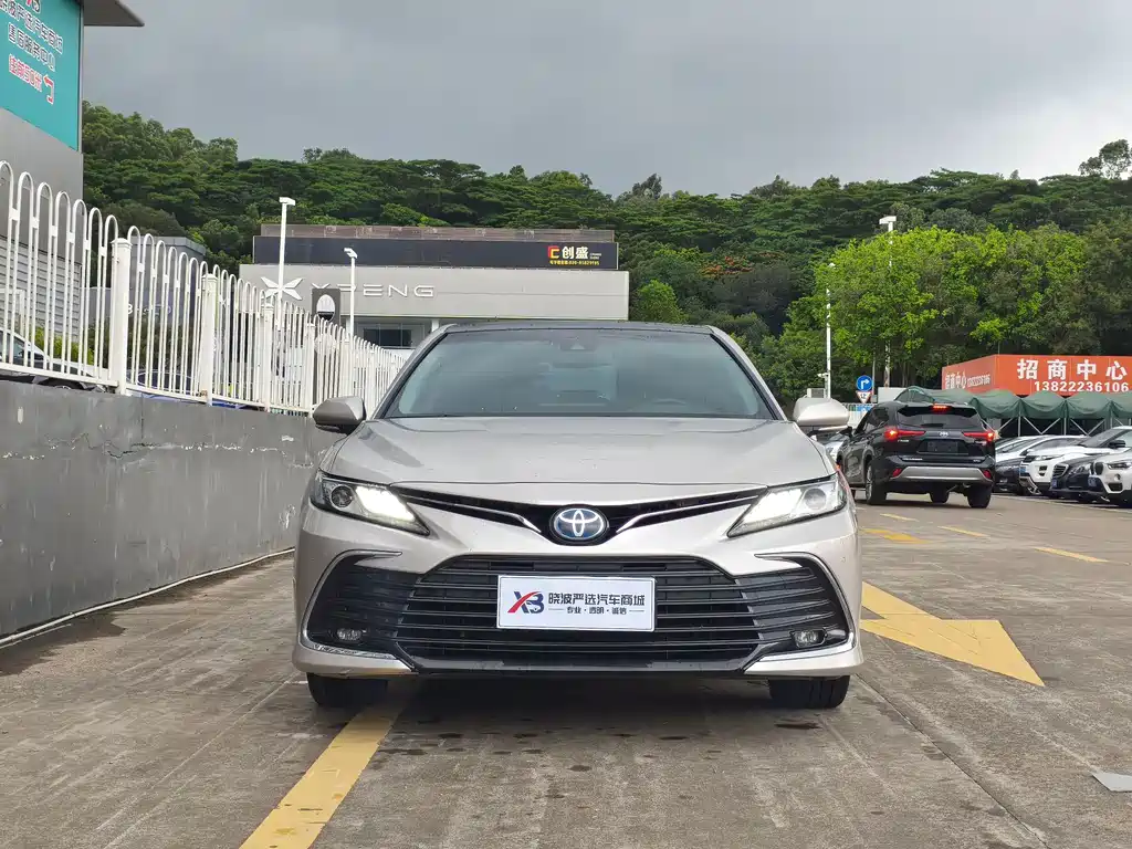 Toyota Camry 2023 — фото 2