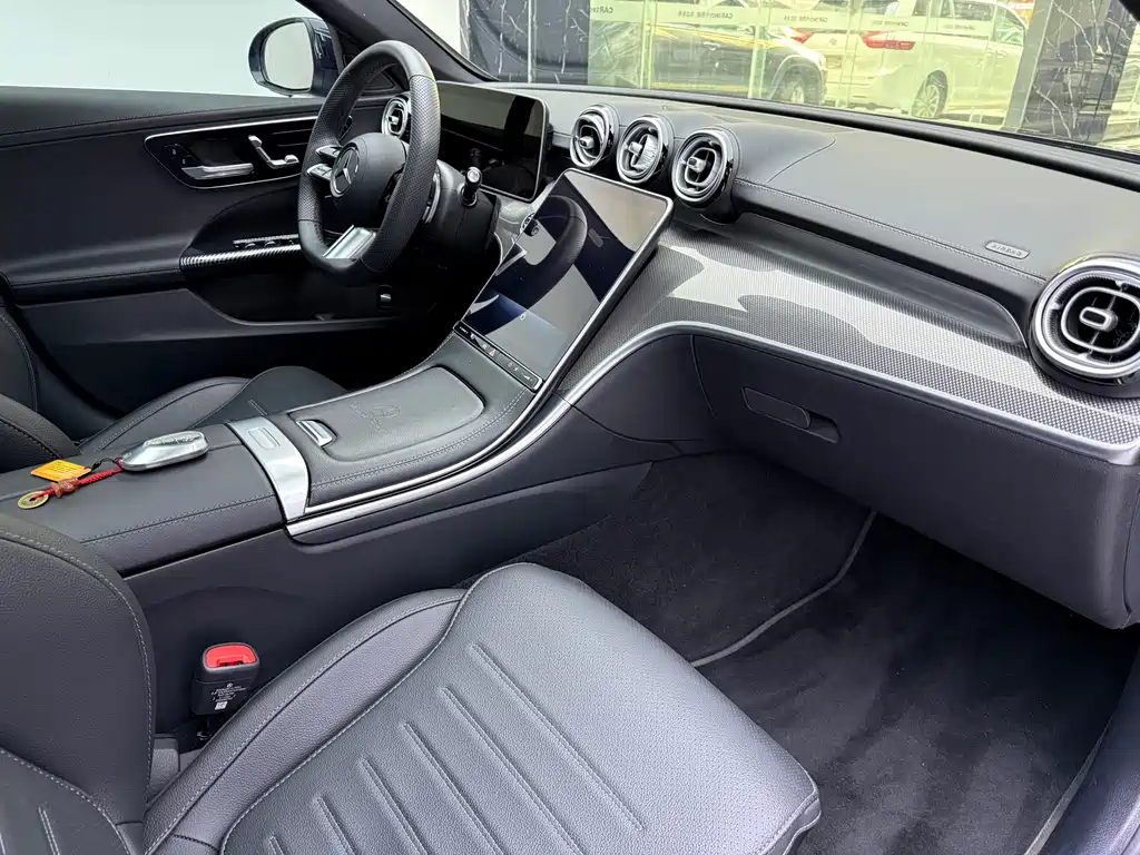 Mercedes-Benz C-Class 2025 — фото 15