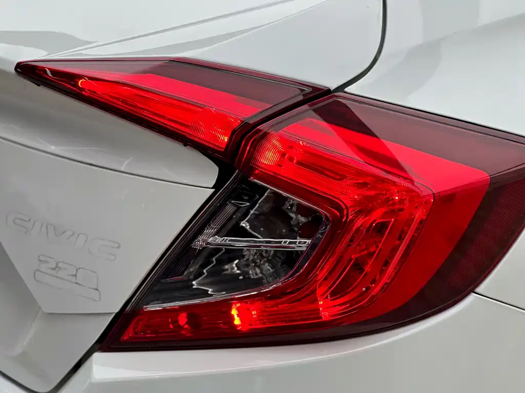 Honda Civic 2019 — фото 18