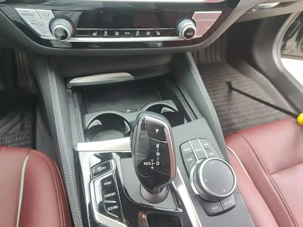 BMW 5 Series 2022 — фото 10