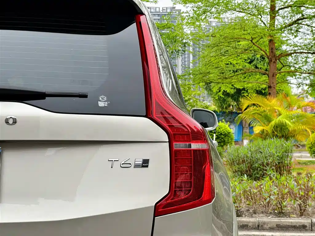 Volvo XC90 2018 — фото 34