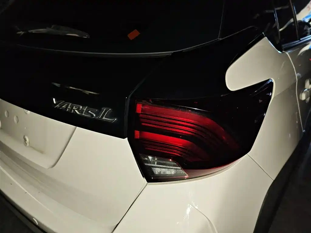 Toyota Yaris L 2022 — фото 8