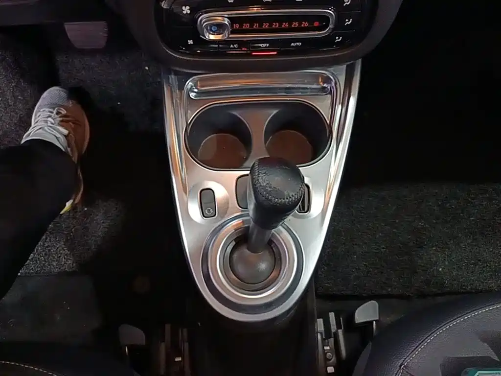 smart Fortwo 2017 — фото 14