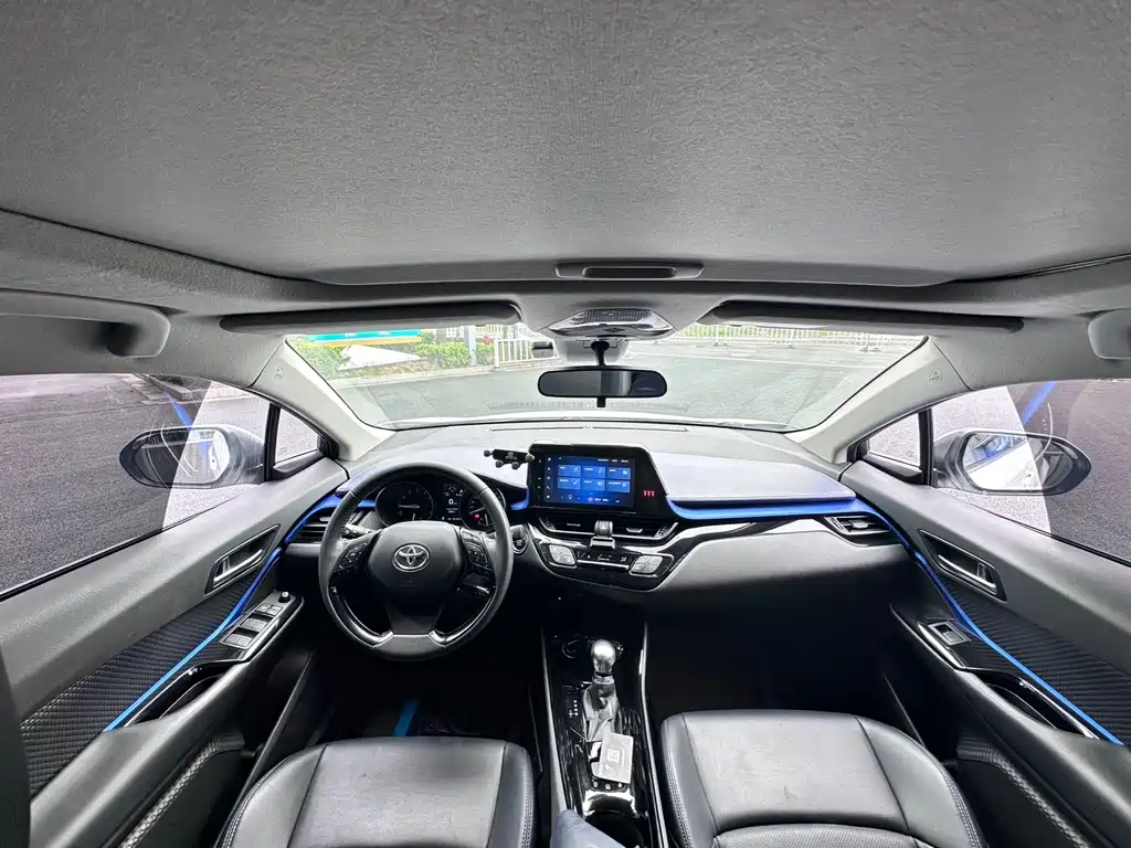 Toyota C-HR 2025 — фото 8