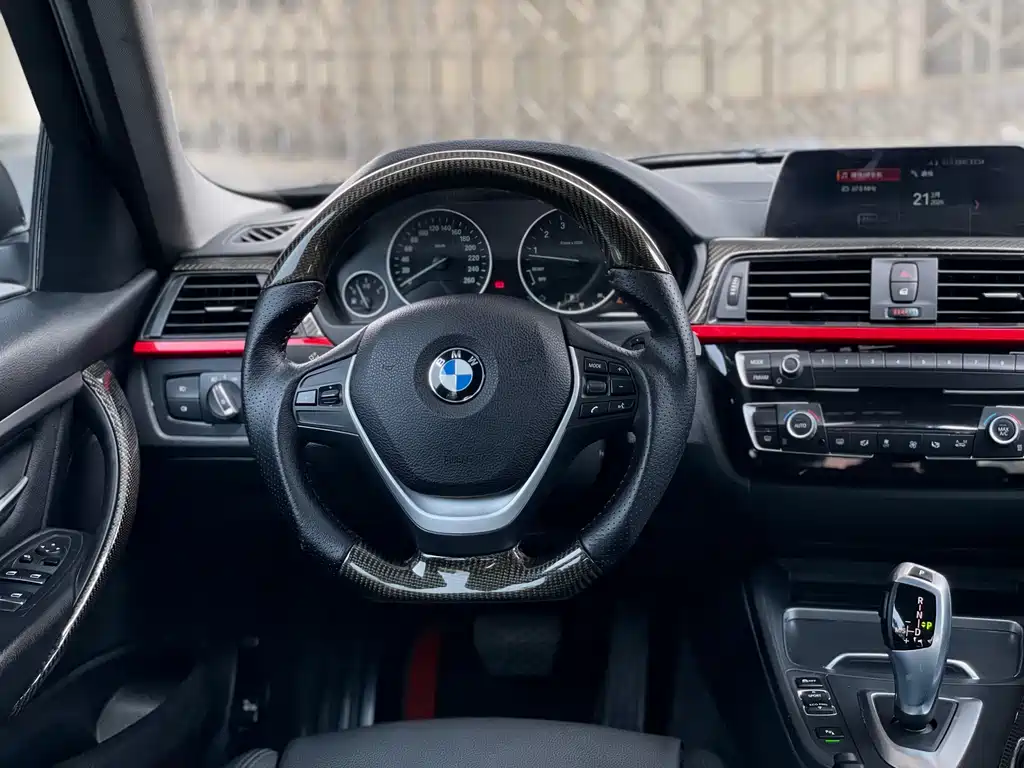 BMW 3 Series 2018 — фото 13