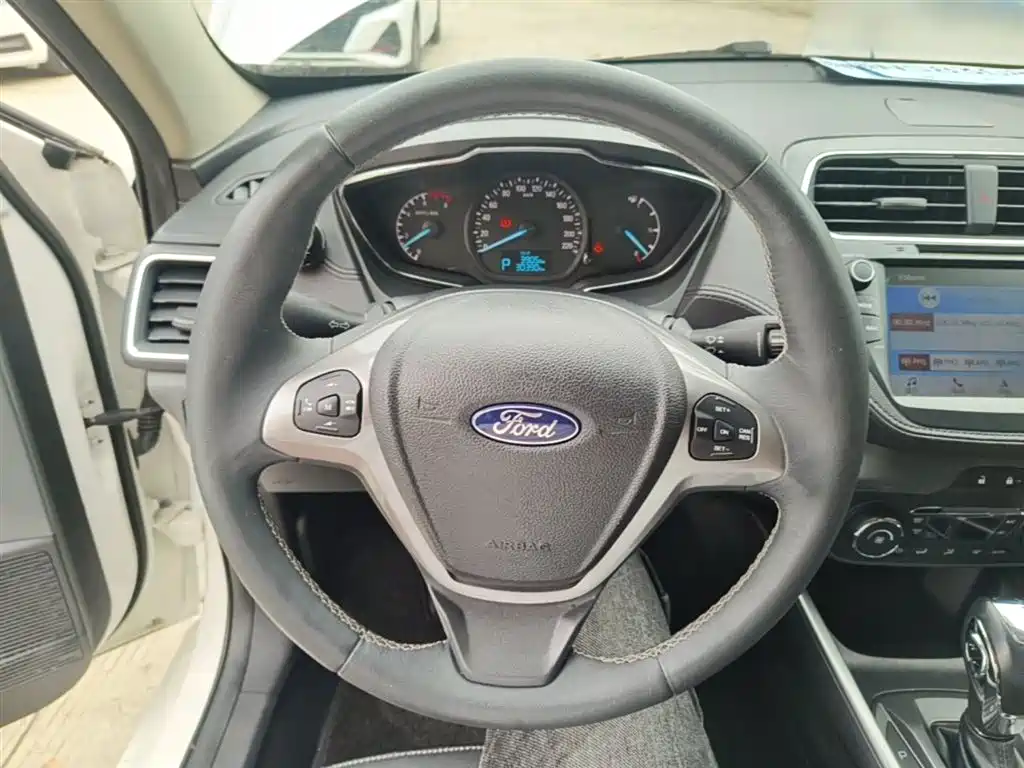 Ford Escort 2018 — фото 11