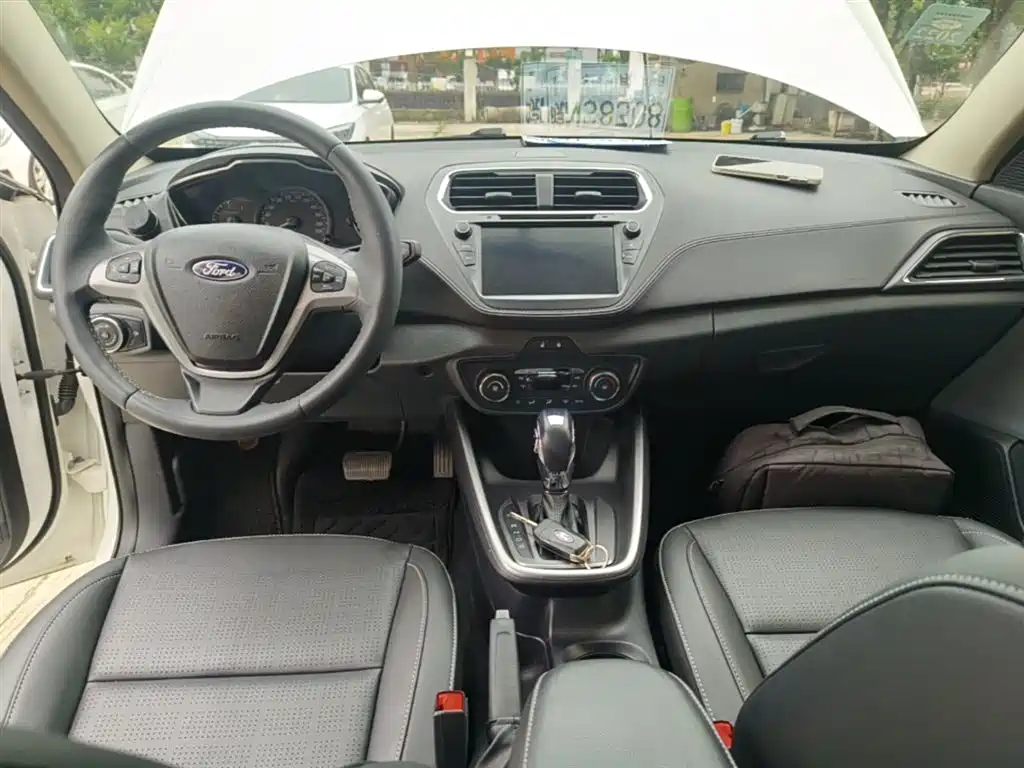 Ford Escort 2018 — фото 10