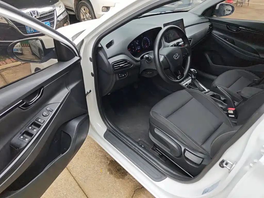 Hyundai Elantra 2022 — фото 16