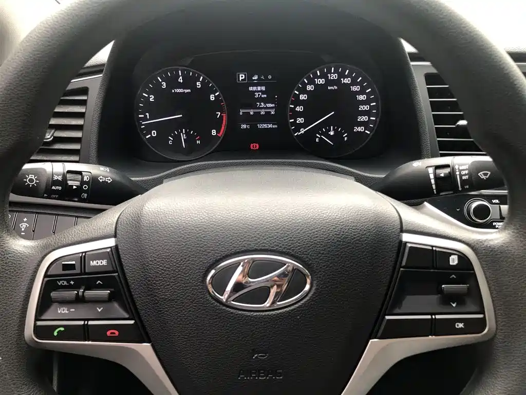 Hyundai Elantra 2017 — фото 11