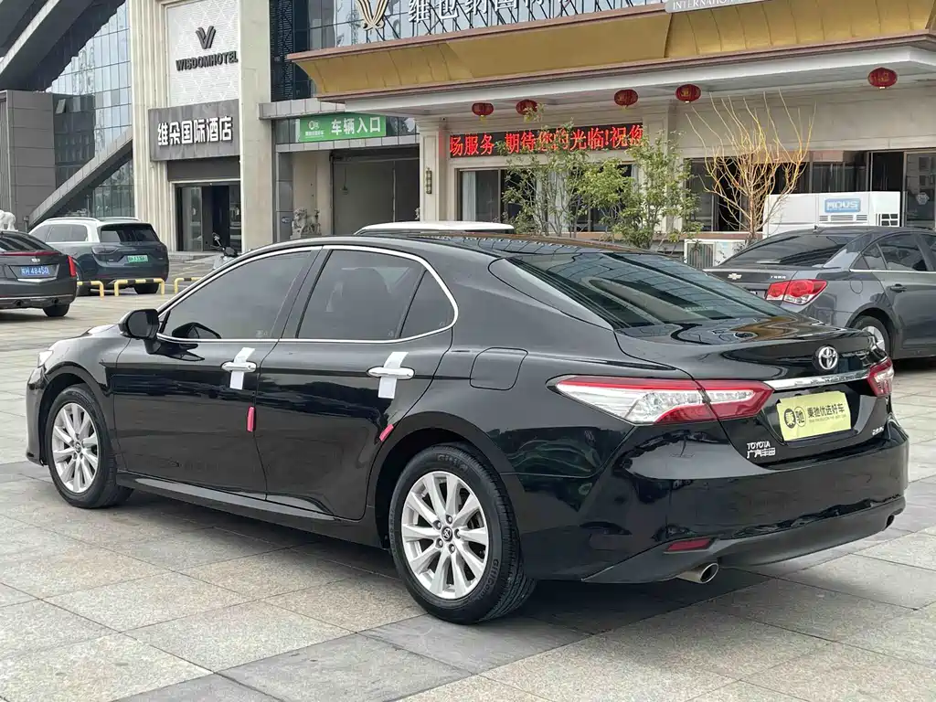 Toyota Camry 2019 — фото 25