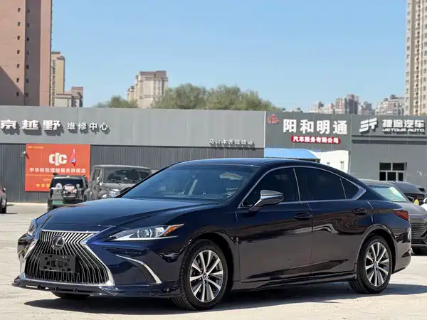 Lexus ES 2020
