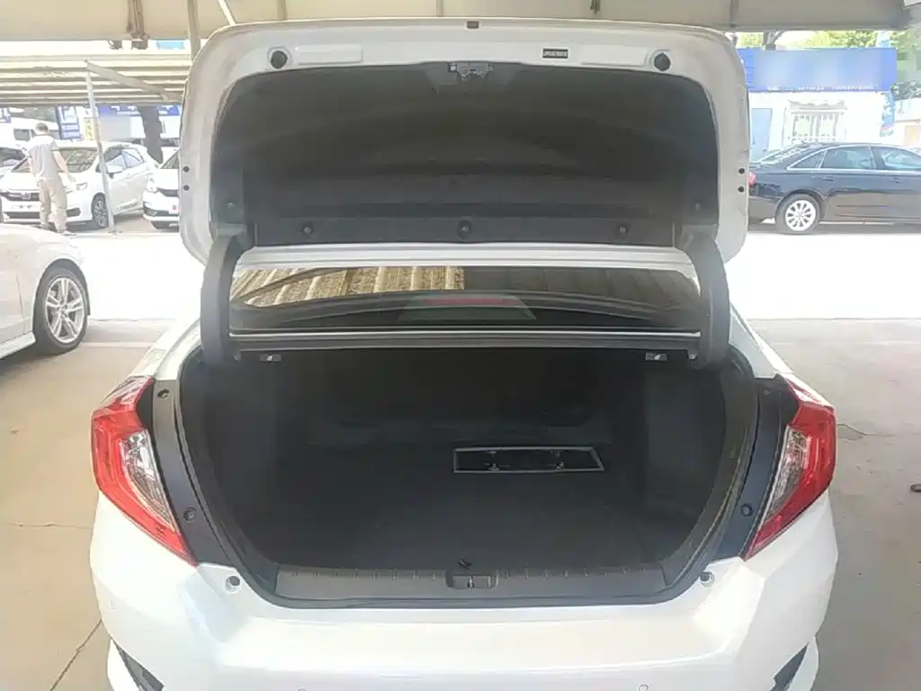 Honda Civic 2019 — фото 19