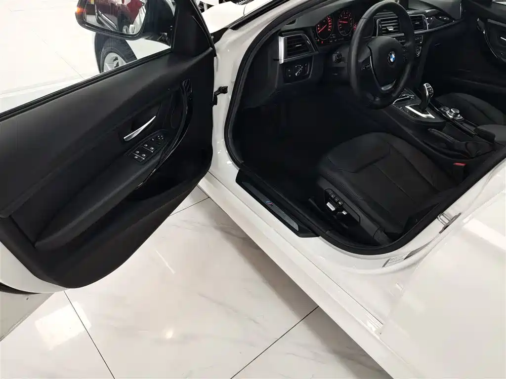 BMW 3 Series 2017 — фото 12