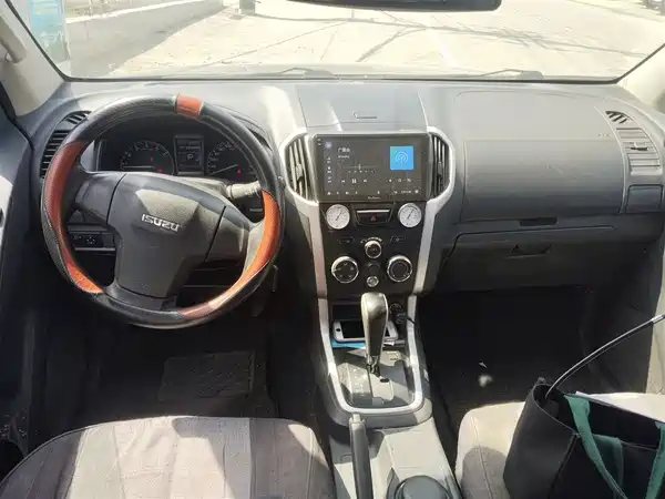 Isuzu D-MAX 2015