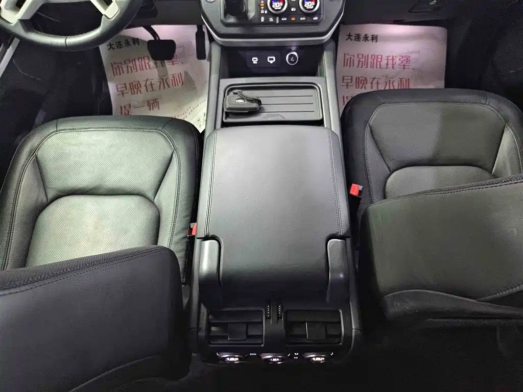 Land Rover Defender 2024 — фото 15