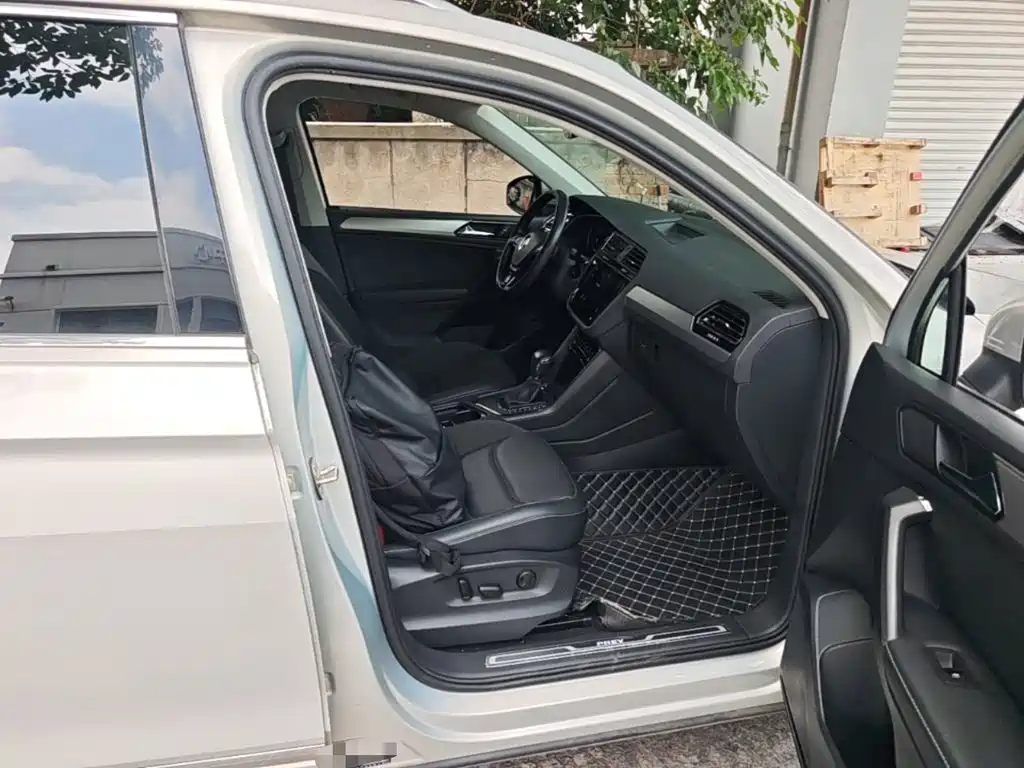 Volkswagen Tiguan L PHEV 2020 — фото 11