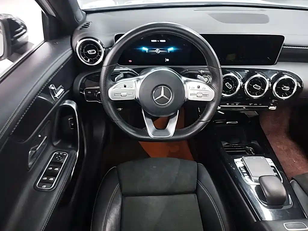 Mercedes-Benz A-Class 2019 — фото 17
