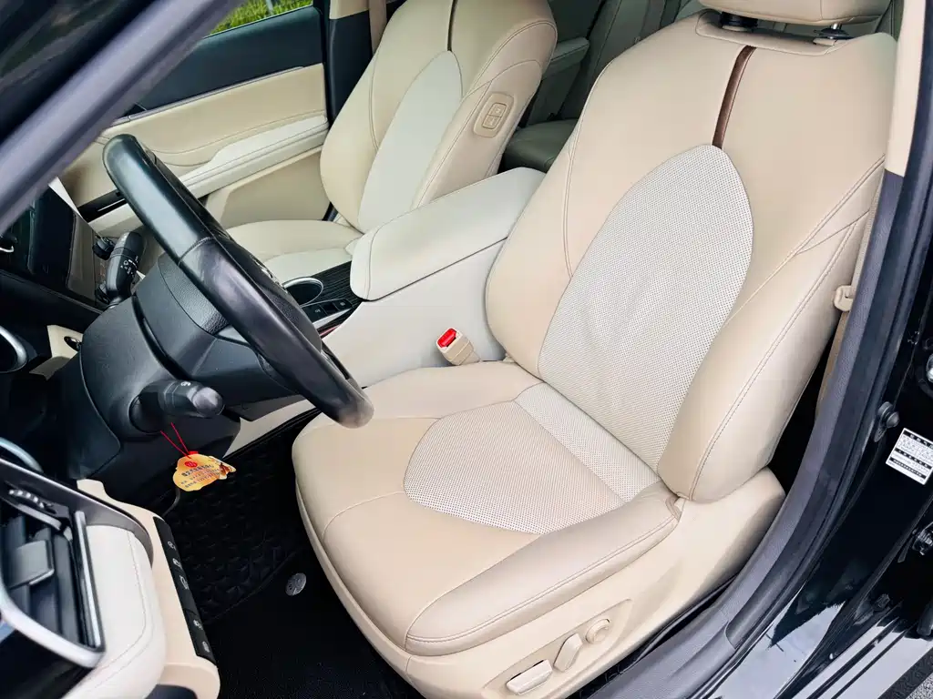 Toyota Camry 2020 — фото 23