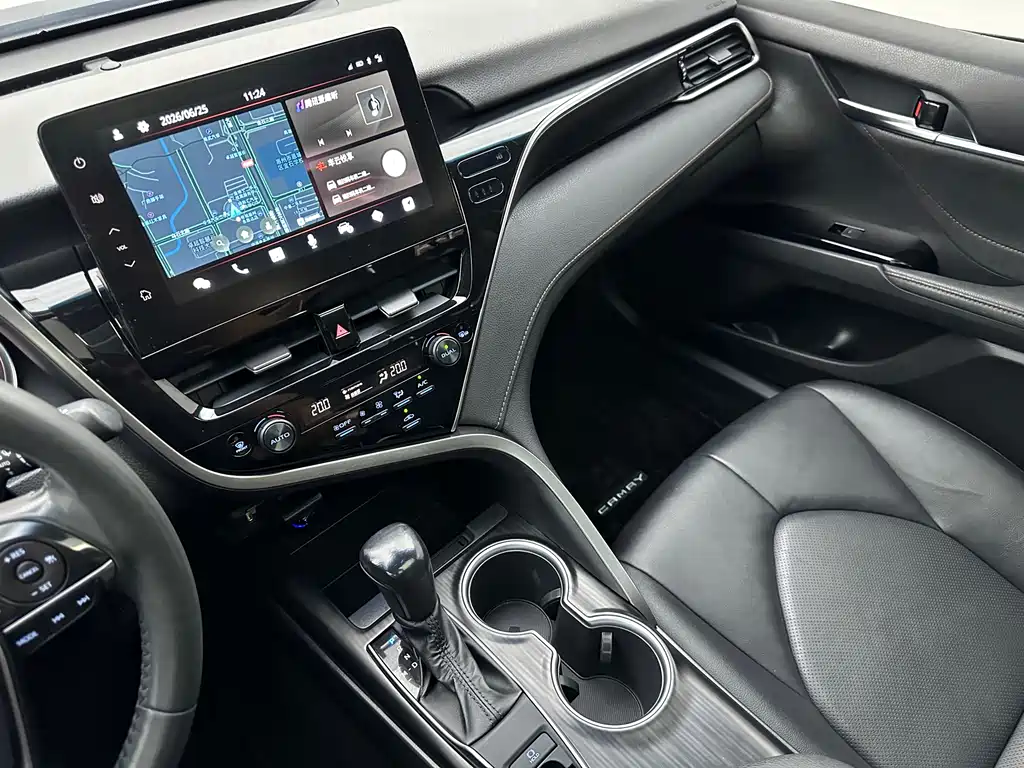 Toyota Camry 2021 — фото 14