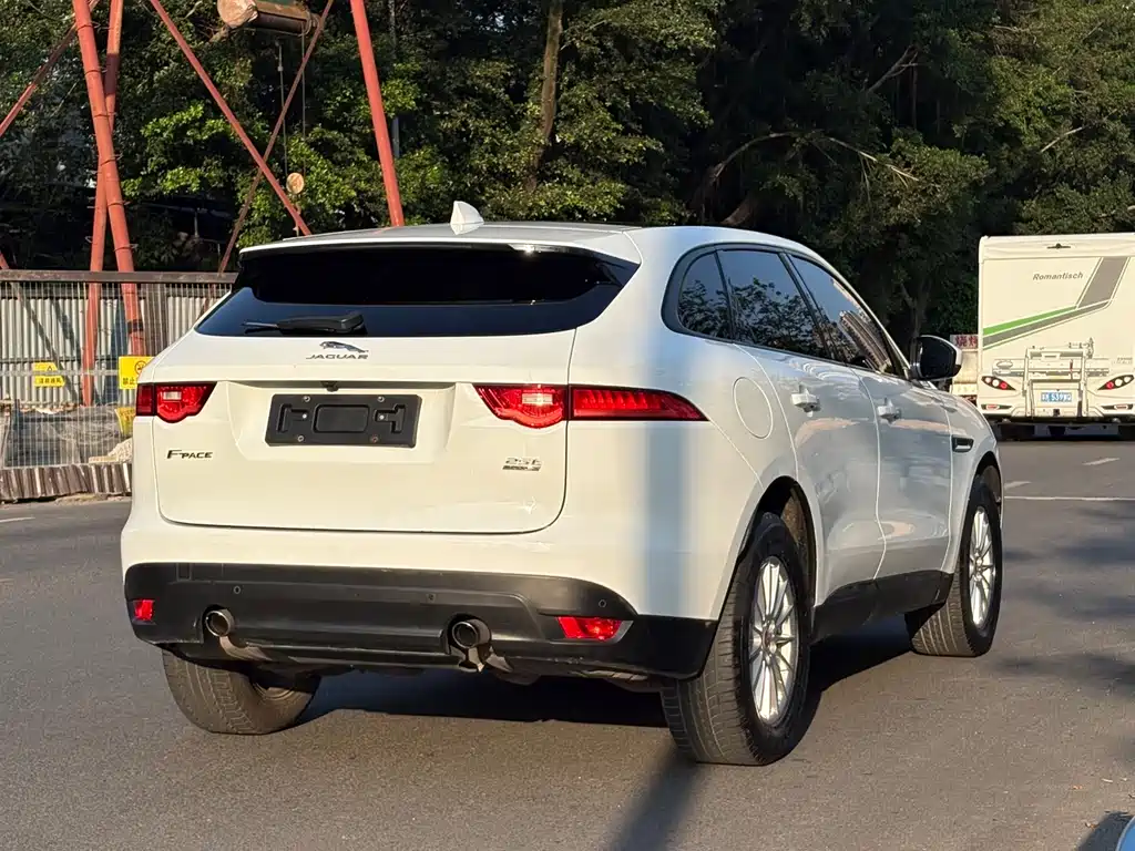 Jaguar F-PACE 2018 — фото 9
