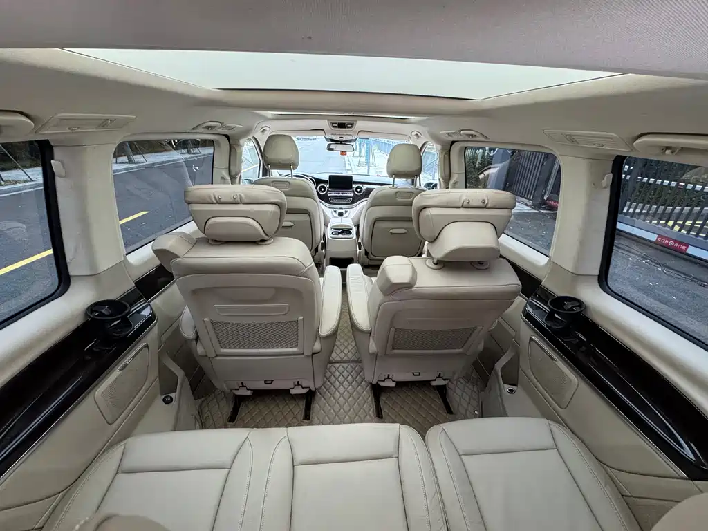 Mercedes-Benz V-Class 2017 — фото 15