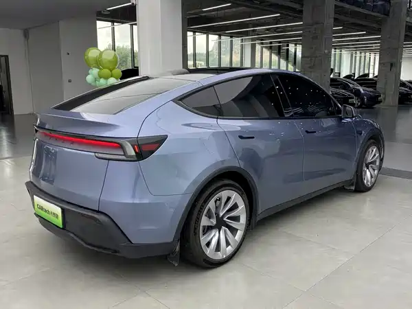 Tesla Model Y 2026