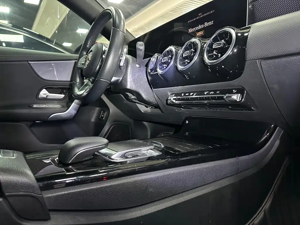 Mercedes-Benz A-Class 2019 — фото 8