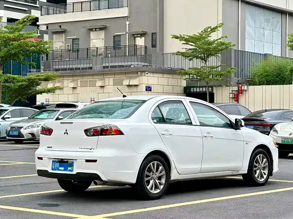 Mitsubishi Lancer EX 2015