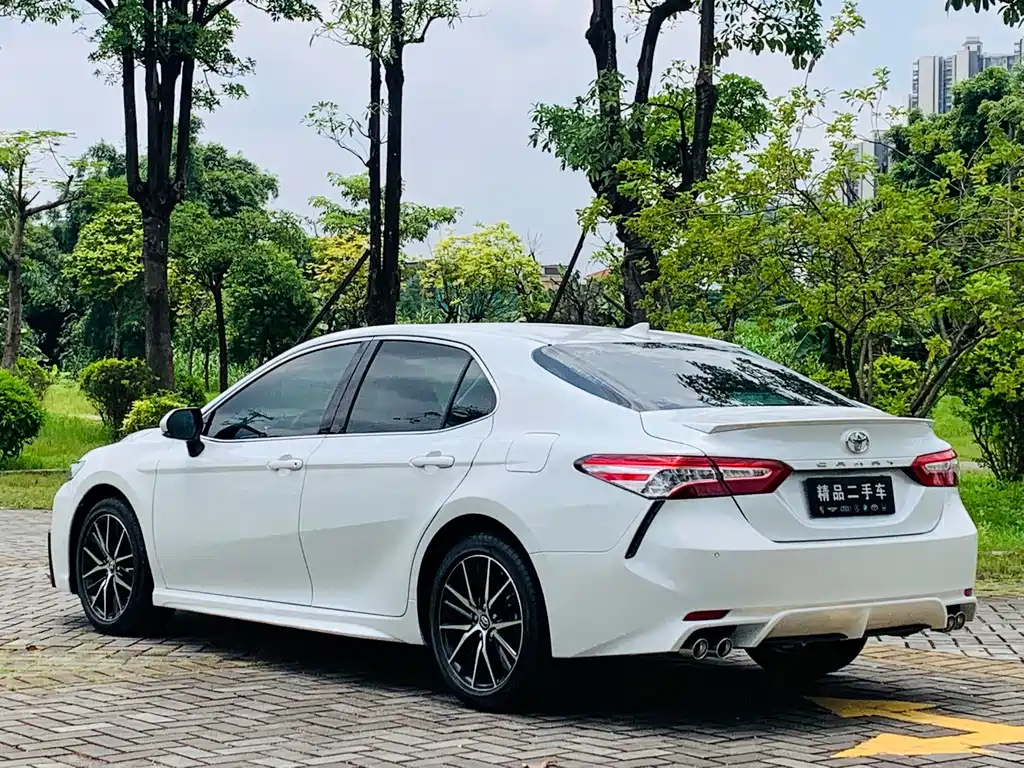 Toyota Camry 2022 — фото 3