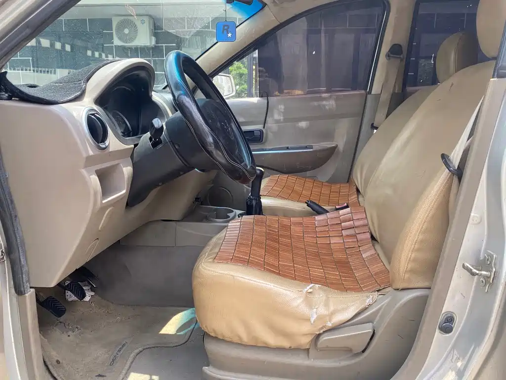 Wuling Hongguang 2012