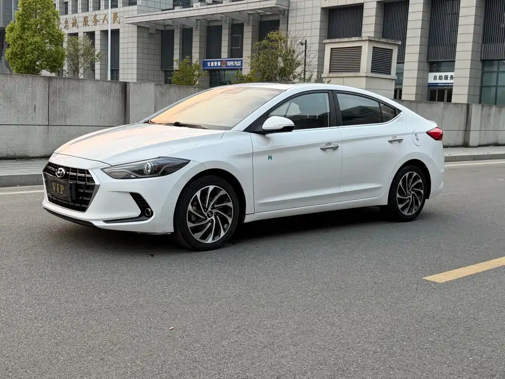 Hyundai Elantra 2020 — фото 1