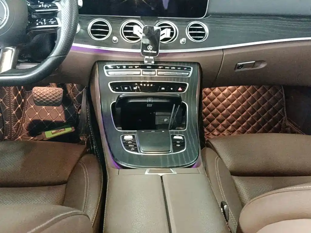 Mercedes-Benz E-Class 2022 — фото 14