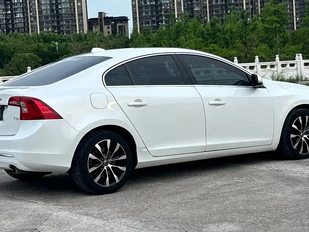 Volvo S60 2019 — фото 4