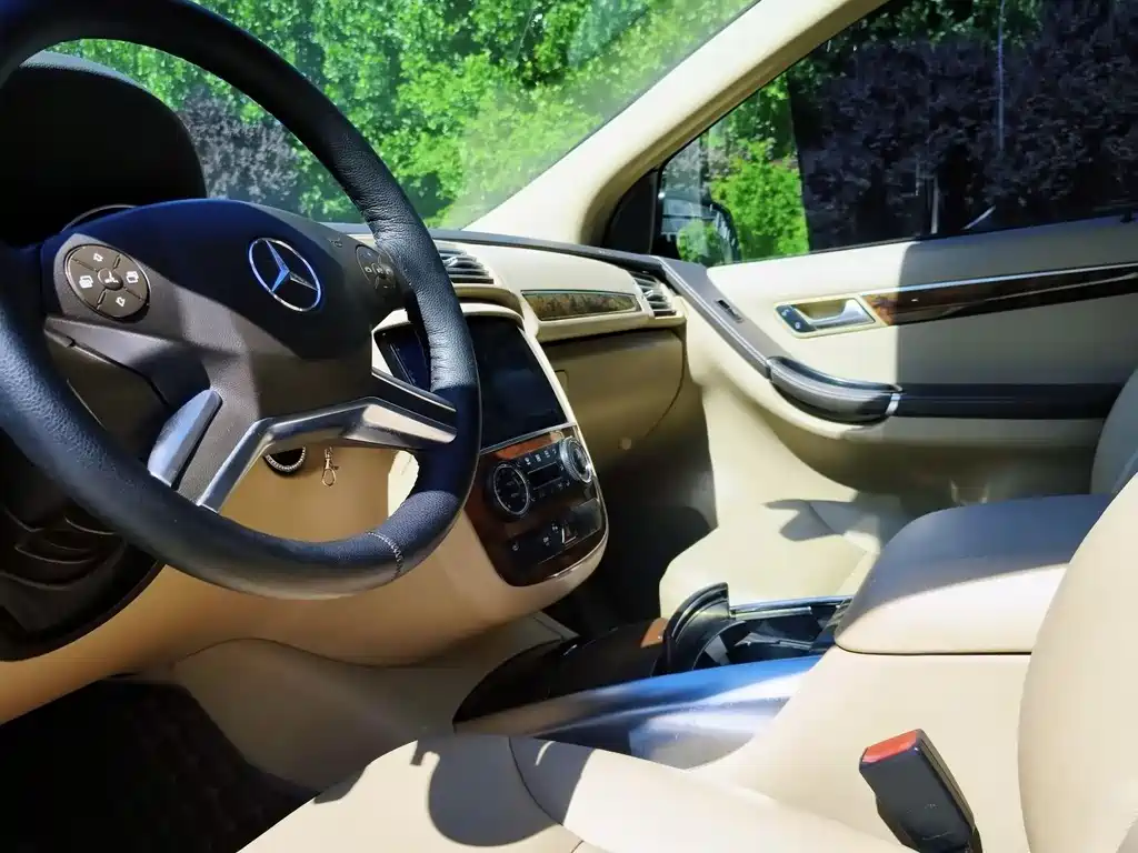 Mercedes-Benz R-Class 2011 — фото 17