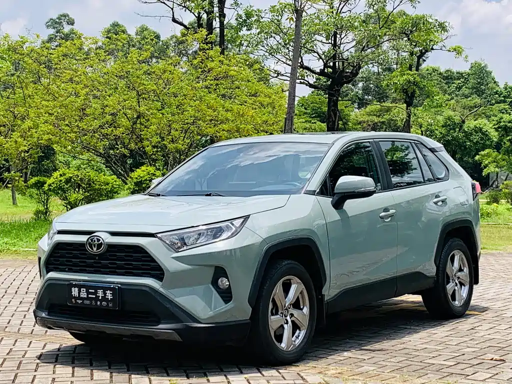 Toyota RAV4 2021 — фото 1