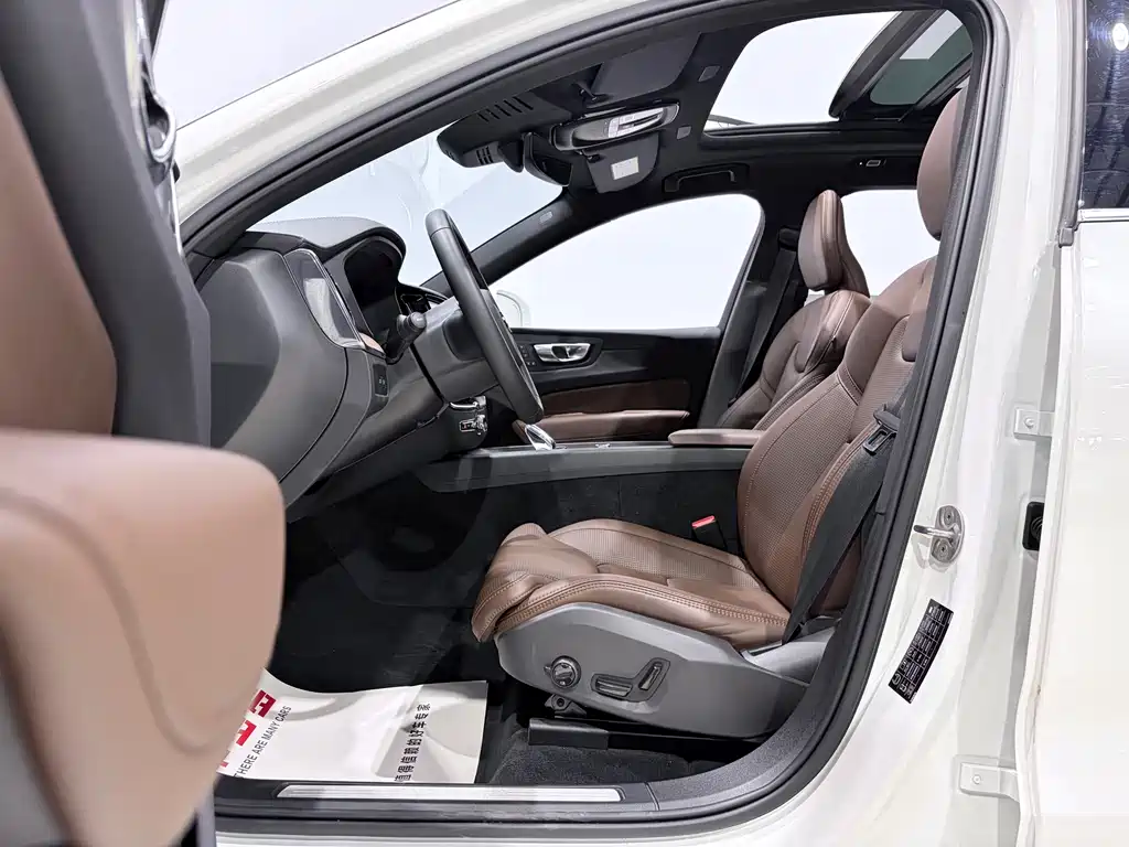 Volvo XC60 PHEV 2024 — фото 8