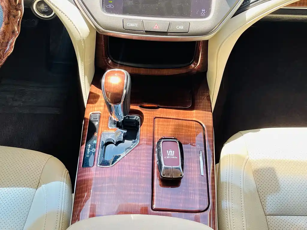 Toyota Crown 2017 — фото 15