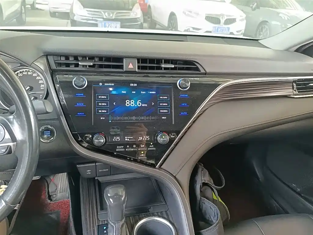 Toyota Camry 2019 — фото 13