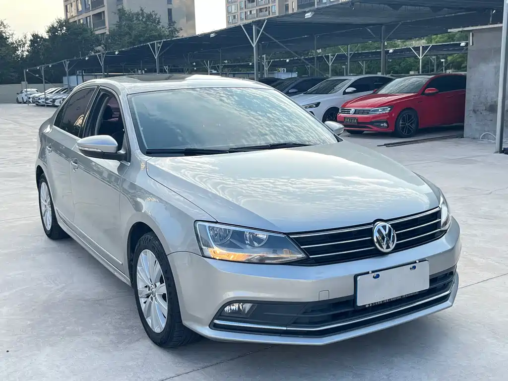 Volkswagen Sagitar 2015